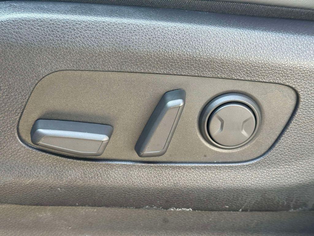 used 2024 Kia Carnival car, priced at $29,700