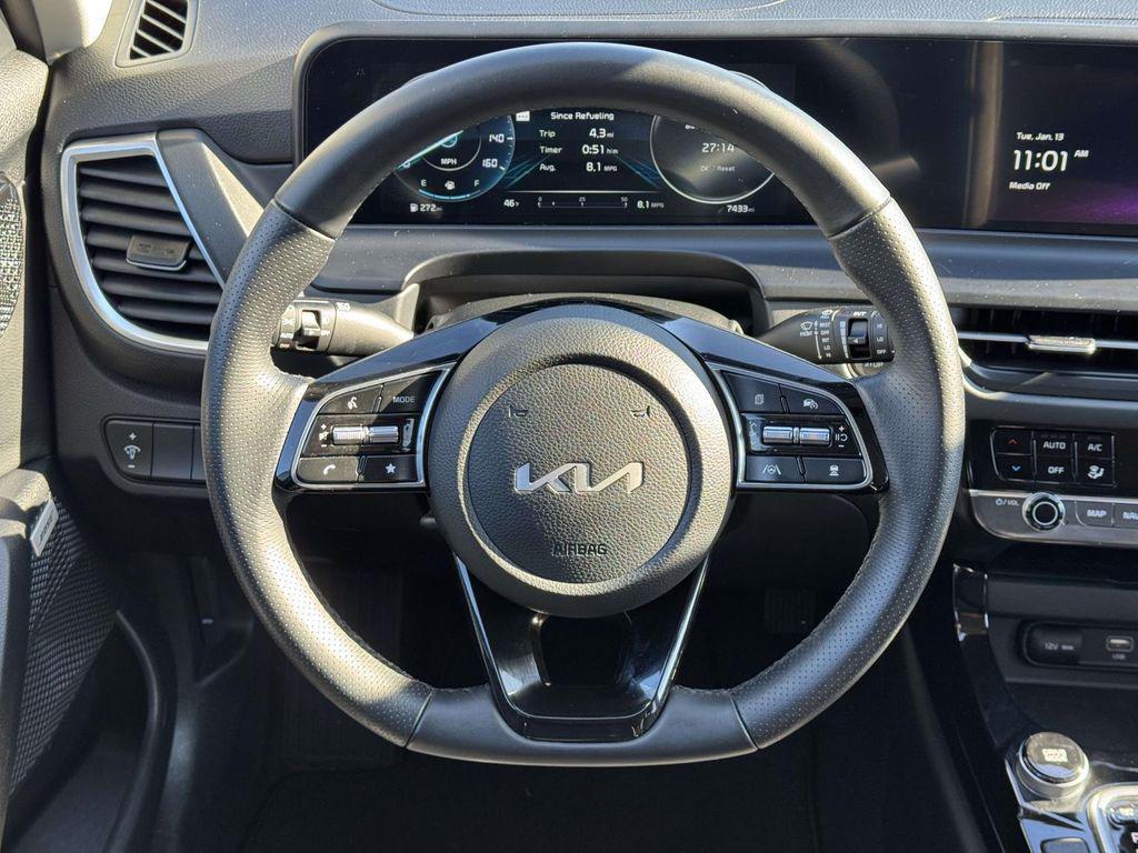 used 2025 Kia Seltos car, priced at $23,888