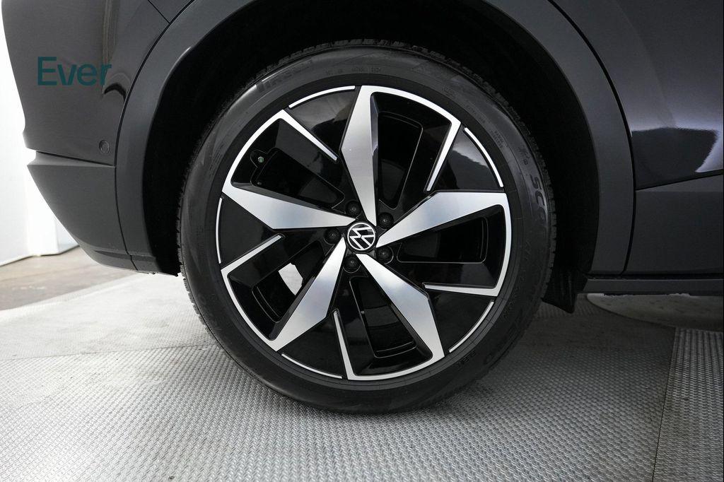 used 2025 Volkswagen ID.4 car, priced at $33,999