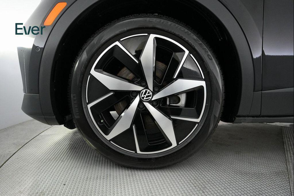used 2025 Volkswagen ID.4 car, priced at $33,999