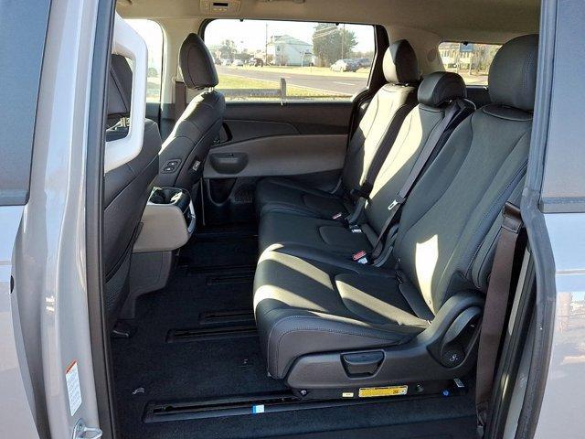 new 2026 Kia Carnival Hybrid car, priced at $45,385