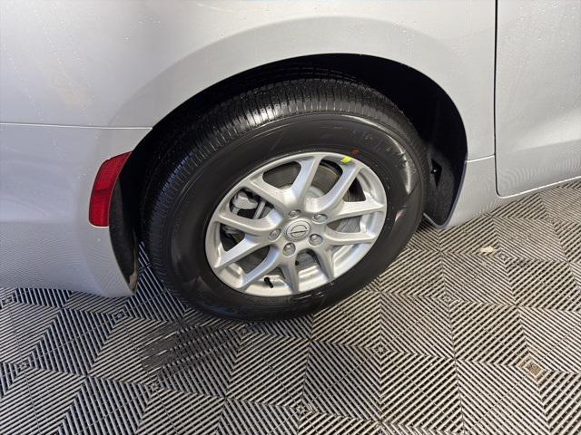 new 2026 Chrysler Pacifica car, priced at $39,711