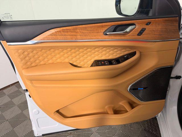 used 2024 Jeep Grand Cherokee car, priced at $38,499