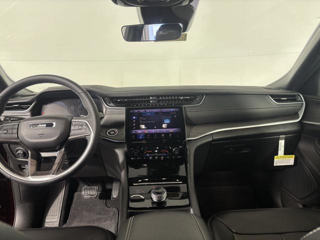 new 2025 Jeep Grand Cherokee car, priced at $43,017