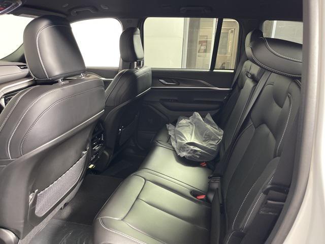 new 2025 Jeep Grand Cherokee car, priced at $42,225