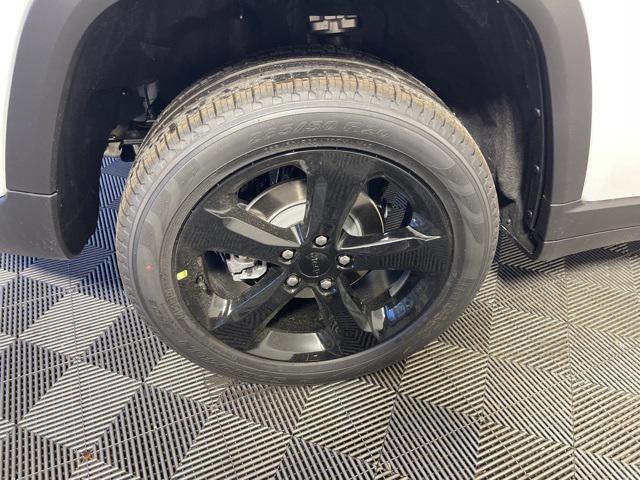 new 2025 Jeep Grand Cherokee car, priced at $42,225