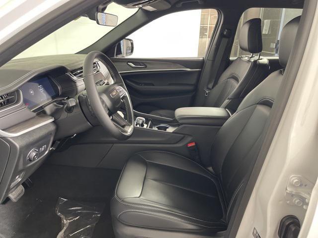 new 2025 Jeep Grand Cherokee car, priced at $42,225