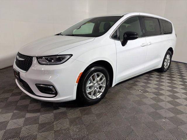 new 2026 Chrysler Pacifica car, priced at $37,783