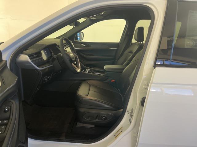 new 2025 Jeep Grand Cherokee car, priced at $36,599