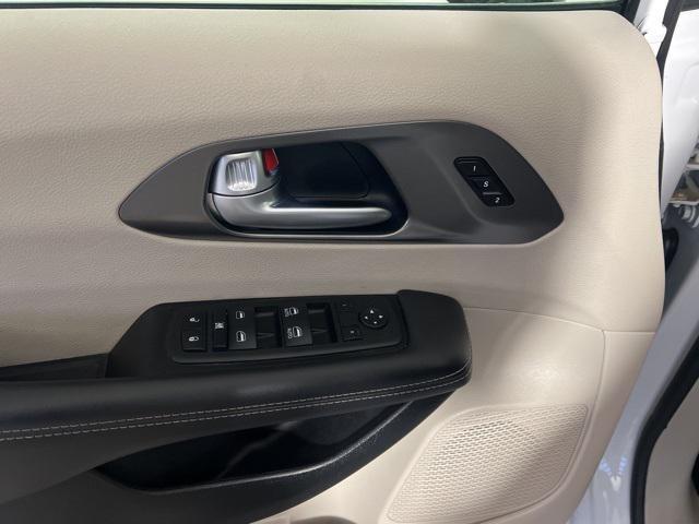 used 2024 Chrysler Pacifica car, priced at $27,994