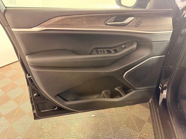 new 2026 Jeep Grand Cherokee car, priced at $45,841