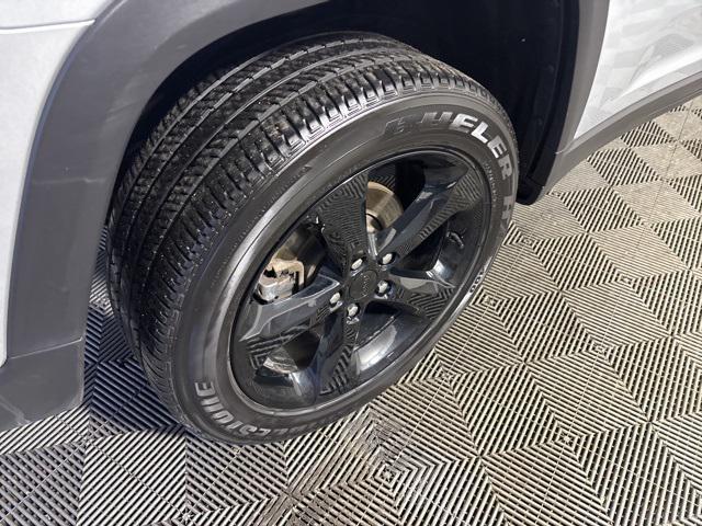 used 2023 Jeep Grand Cherokee car, priced at $29,394