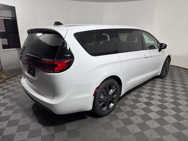 new 2026 Chrysler Pacifica car, priced at $40,546