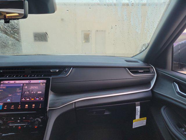 new 2025 Jeep Grand Cherokee car, priced at $40,185