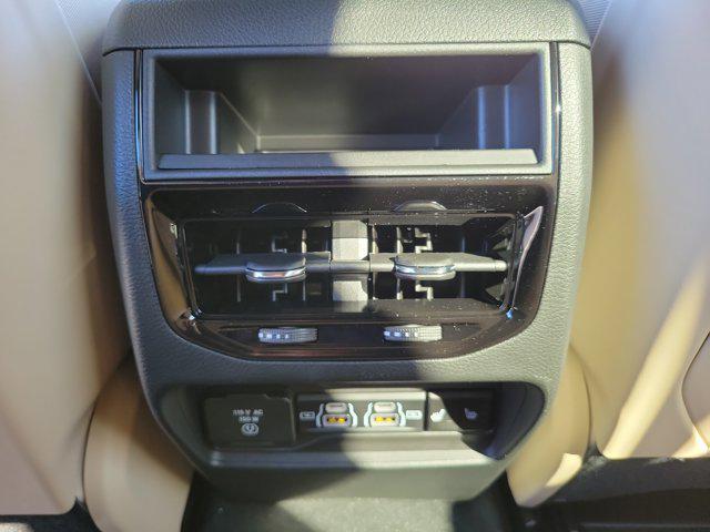 new 2025 Jeep Grand Cherokee car, priced at $41,987