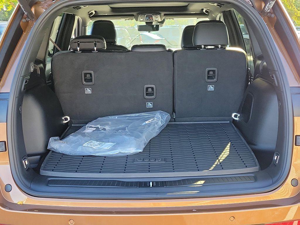 new 2026 Jeep Grand Cherokee car, priced at $45,444