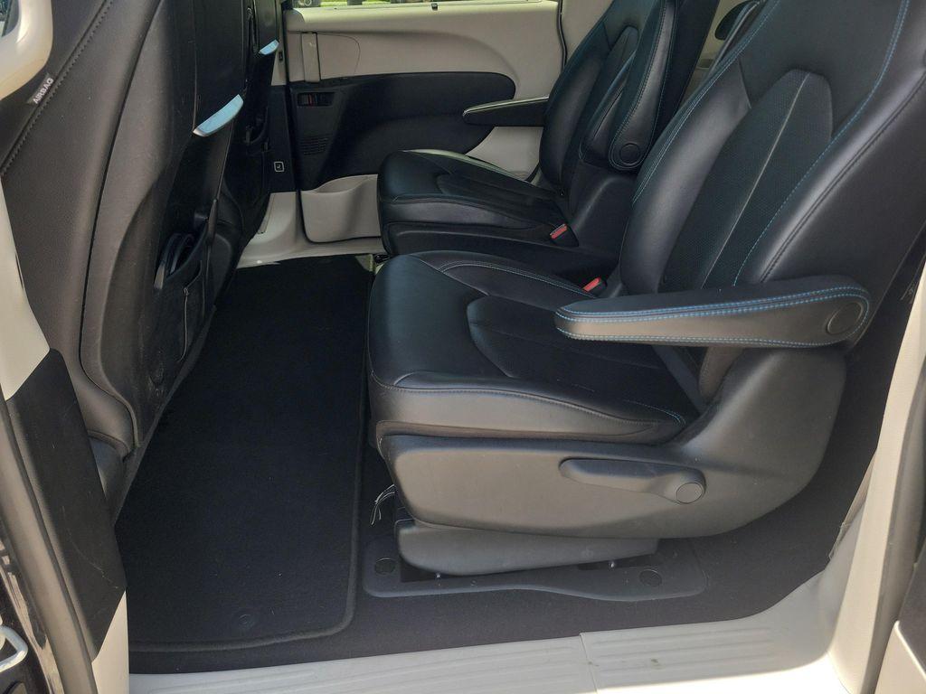 used 2021 Chrysler Pacifica Hybrid car, priced at $15,899
