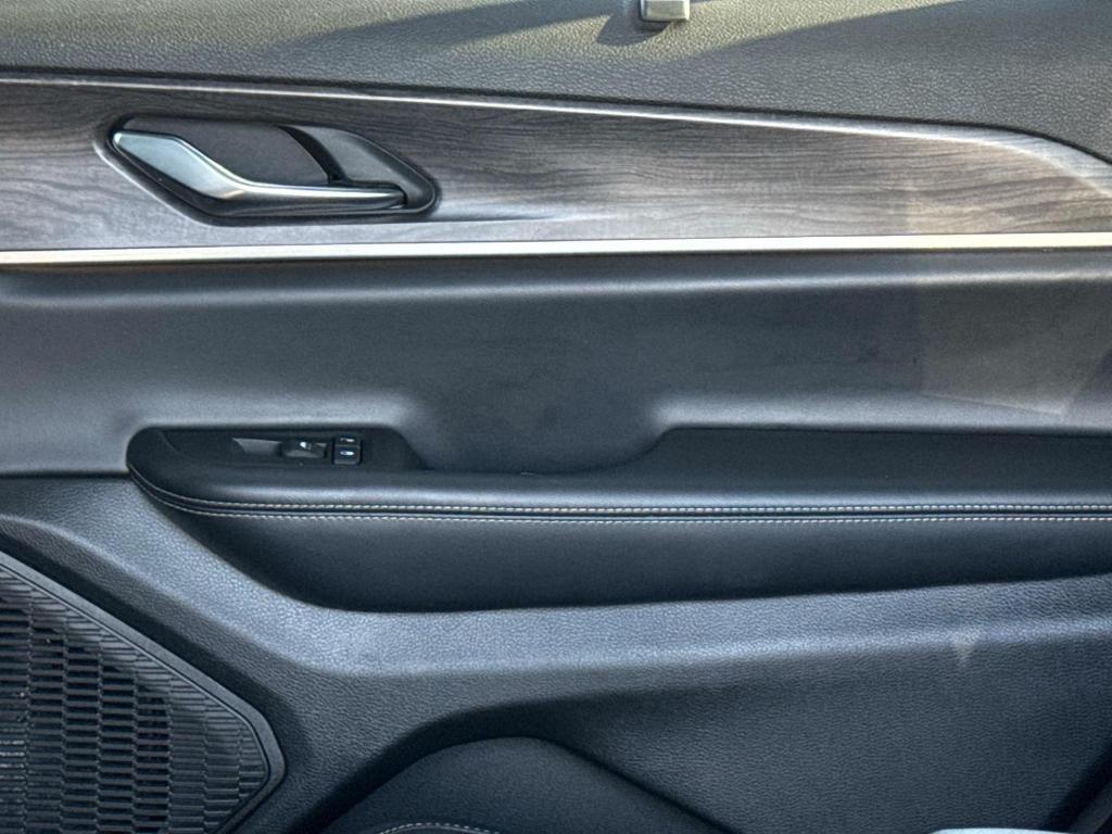 used 2024 Jeep Grand Cherokee L car, priced at $29,995