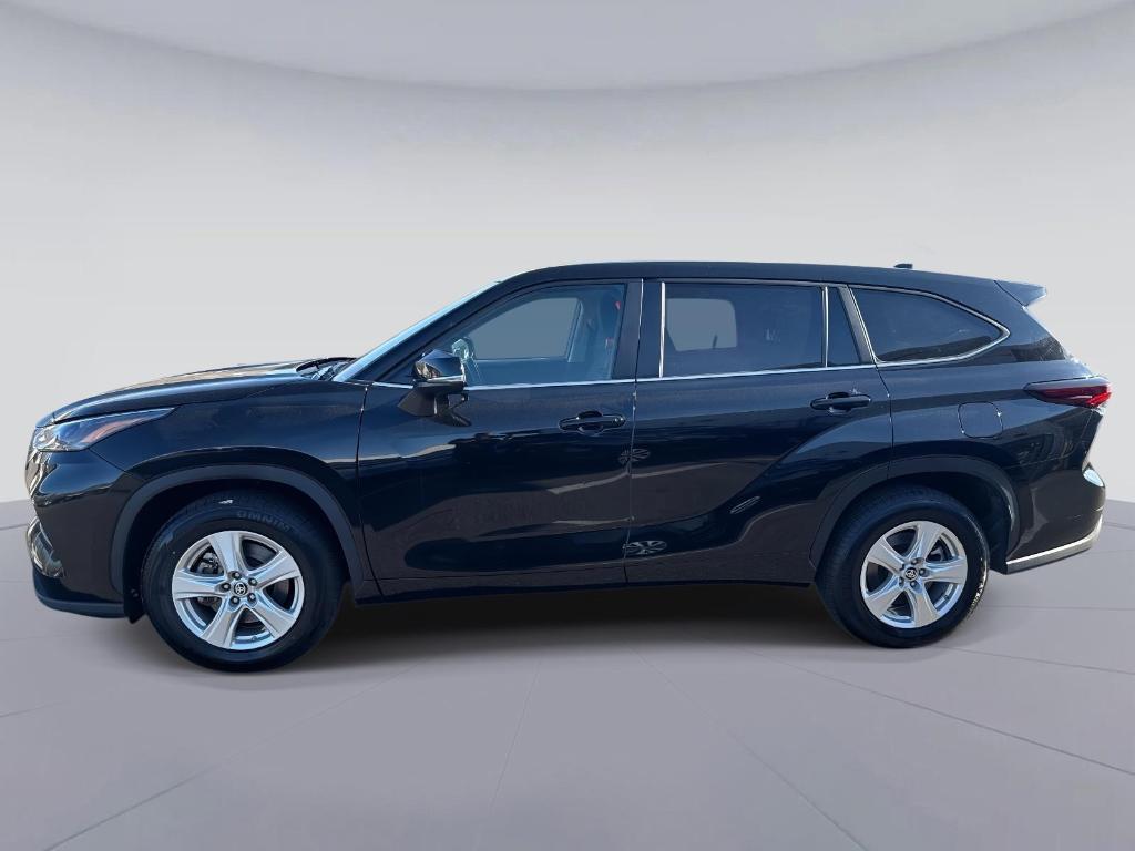 used 2024 Toyota Highlander car, priced at $27,997