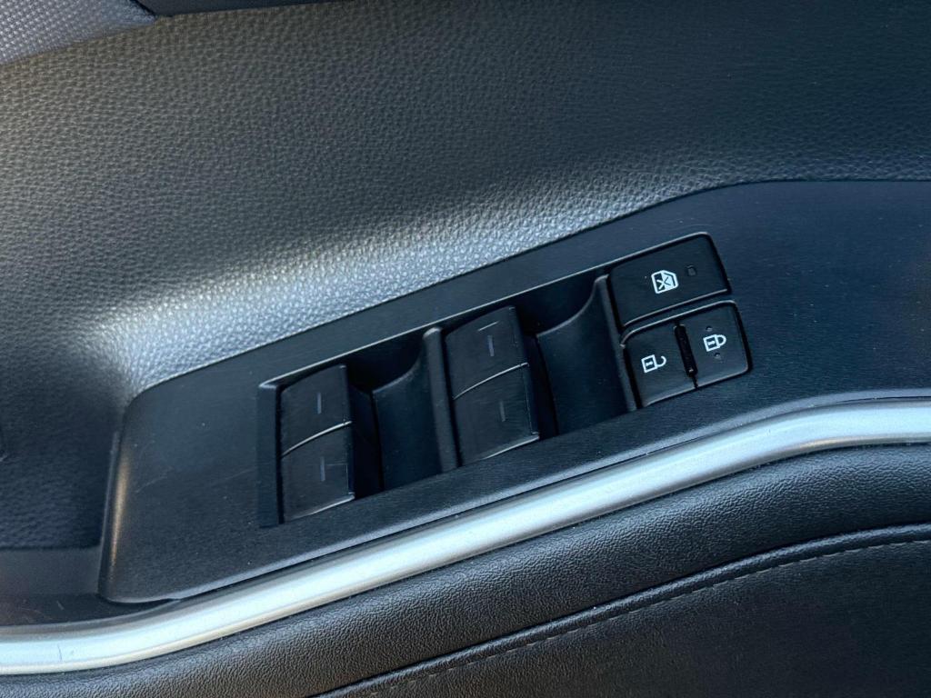 used 2024 Toyota Highlander car, priced at $27,997