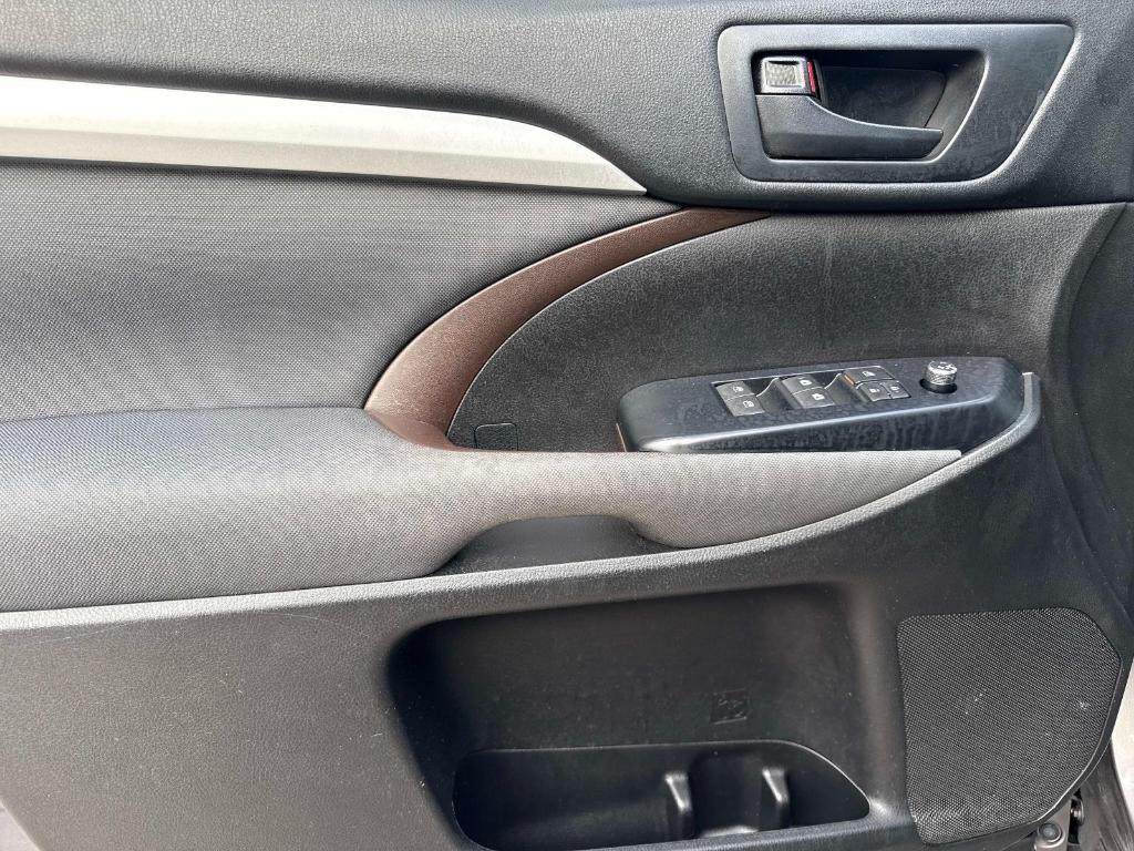 used 2017 Toyota Highlander car, priced at $16,595