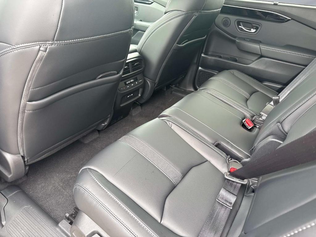 new 2025 Honda Pilot car, priced at $51,495