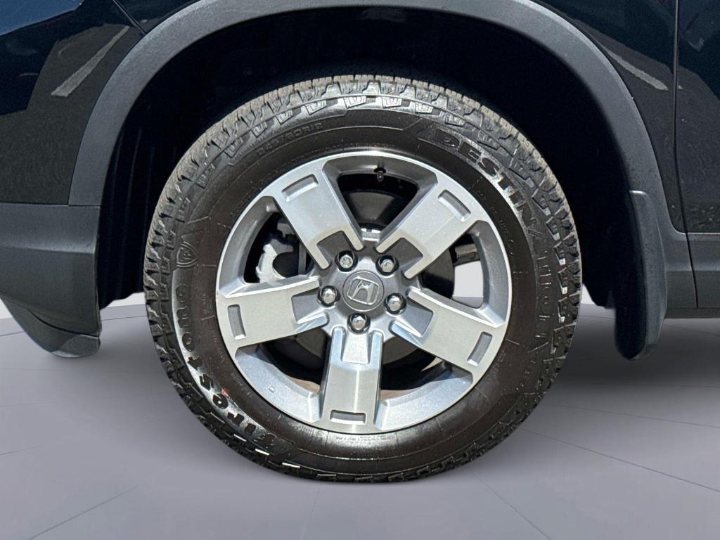 used 2025 Honda Ridgeline car, priced at $34,995