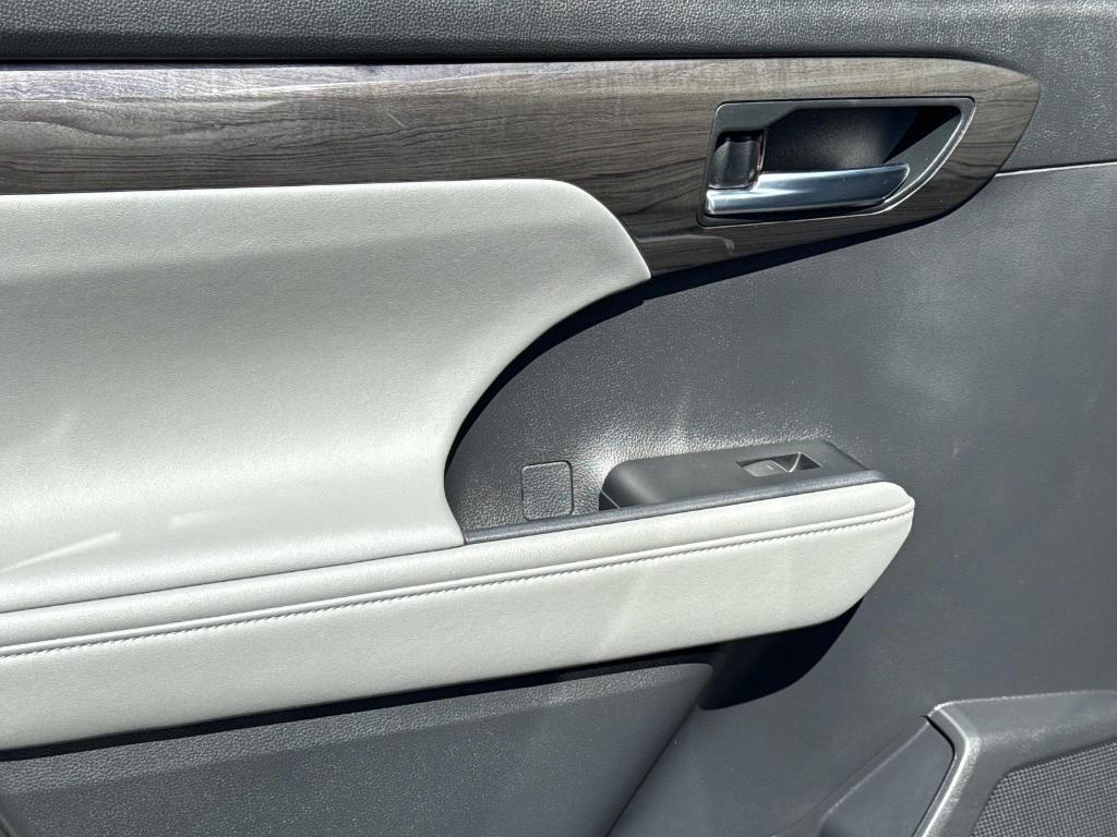 used 2023 Toyota Highlander car, priced at $35,995