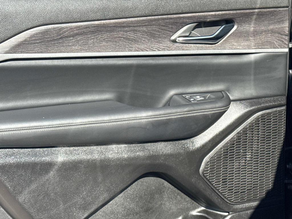 used 2024 Jeep Grand Cherokee L car, priced at $29,595