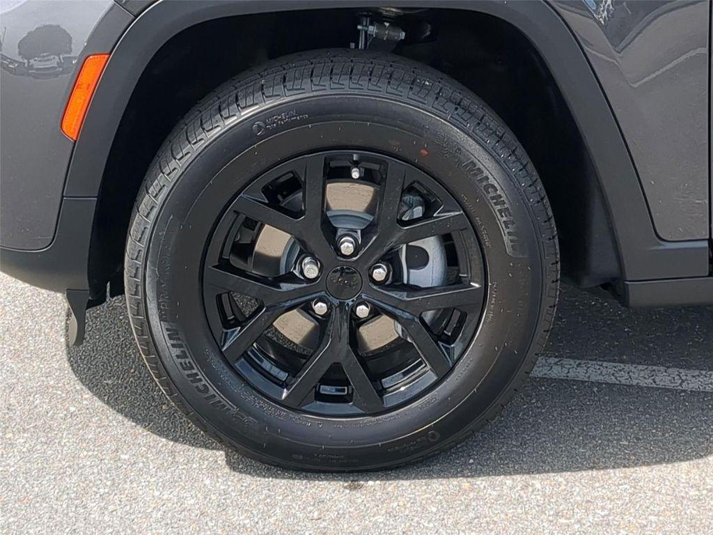 new 2026 Jeep Grand Cherokee car, priced at $44,174