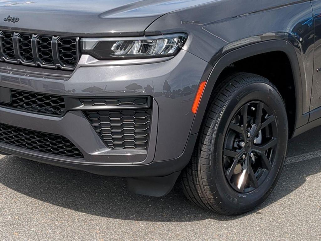 new 2026 Jeep Grand Cherokee car, priced at $44,174