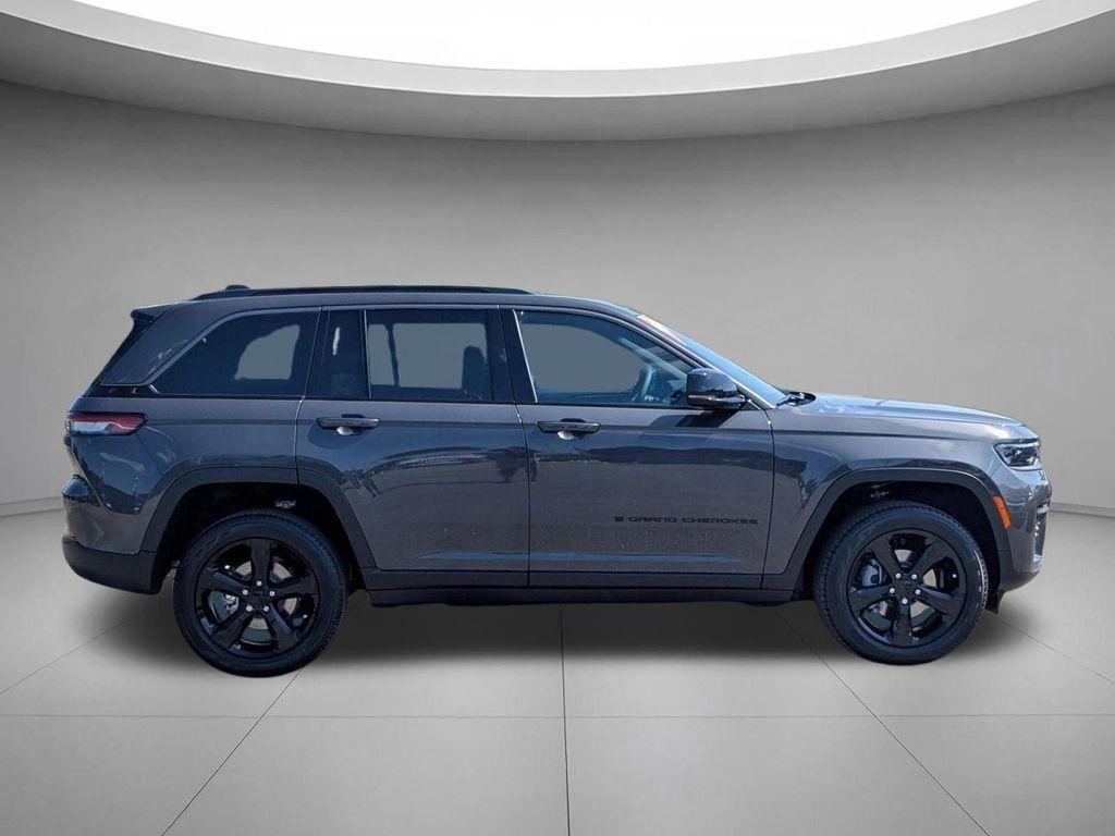 new 2026 Jeep Grand Cherokee car, priced at $49,725