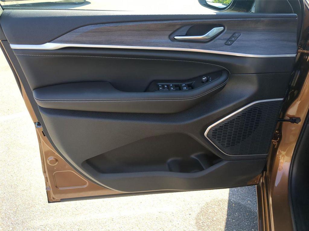 new 2026 Jeep Grand Cherokee car, priced at $49,229