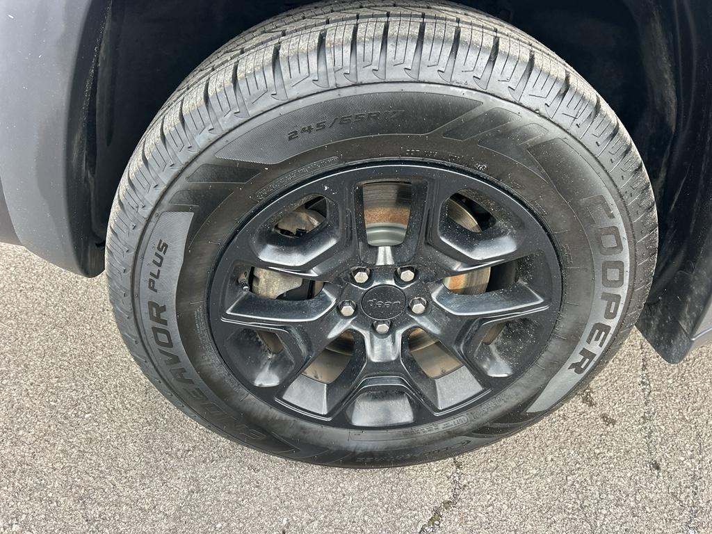 used 2022 Jeep Cherokee car, priced at $21,745