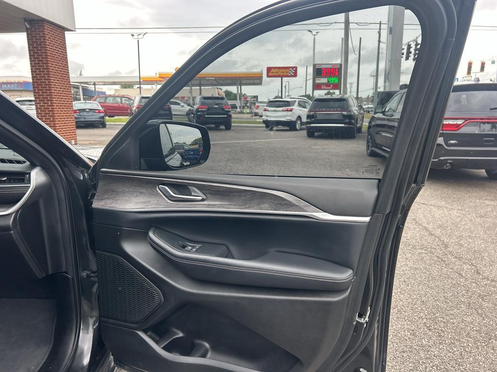 used 2024 Jeep Grand Cherokee car, priced at $35,765