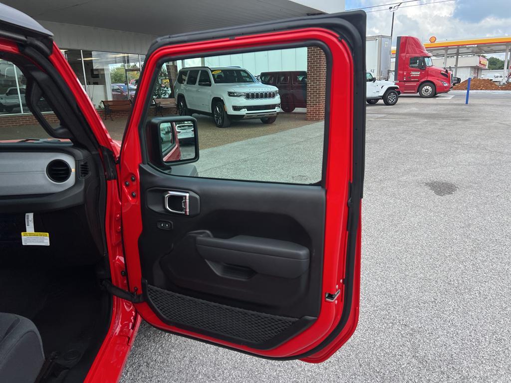 new 2025 Jeep Wrangler car, priced at $47,940