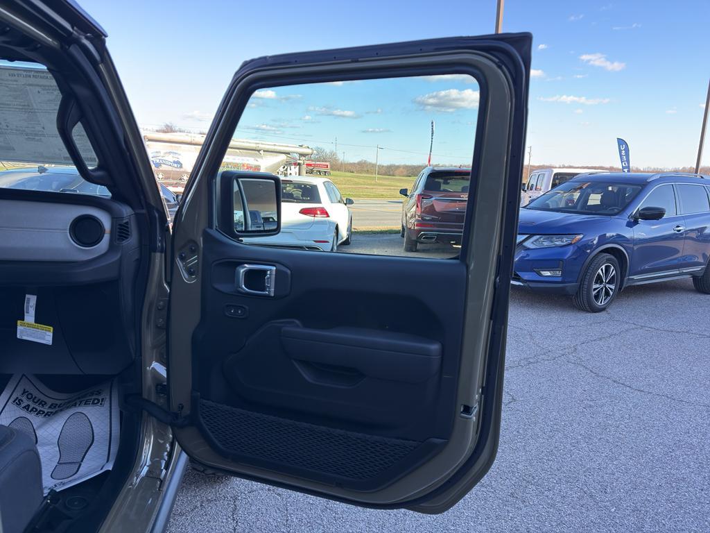 new 2026 Jeep Gladiator car, priced at $48,895