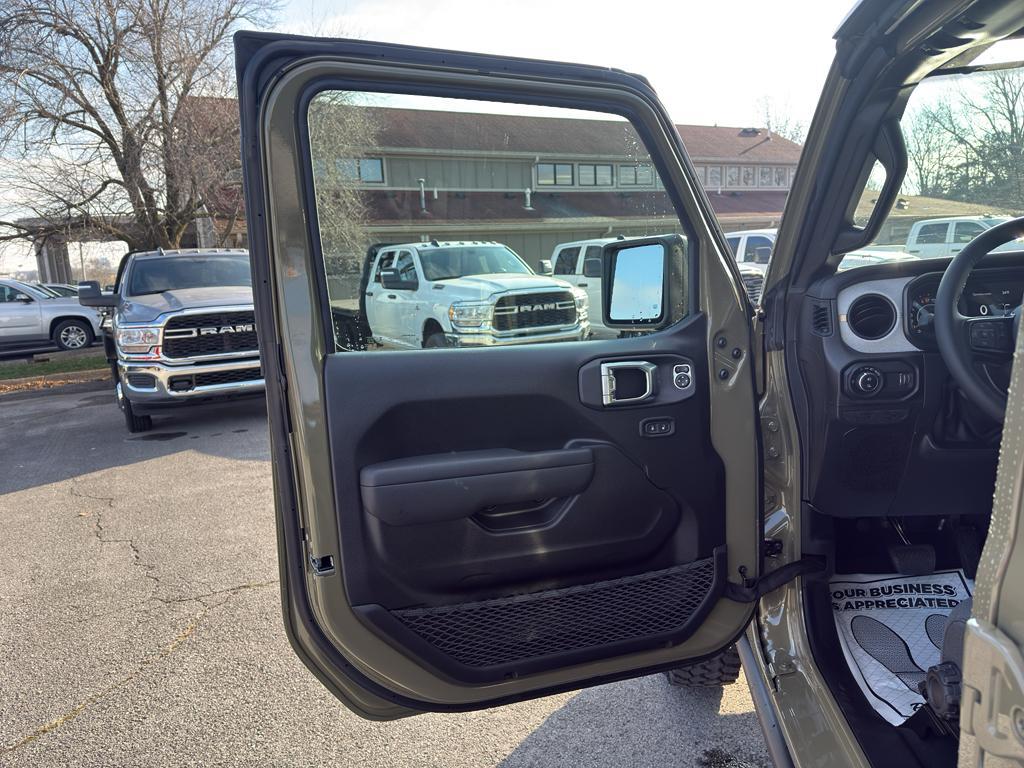 new 2026 Jeep Gladiator car, priced at $48,895