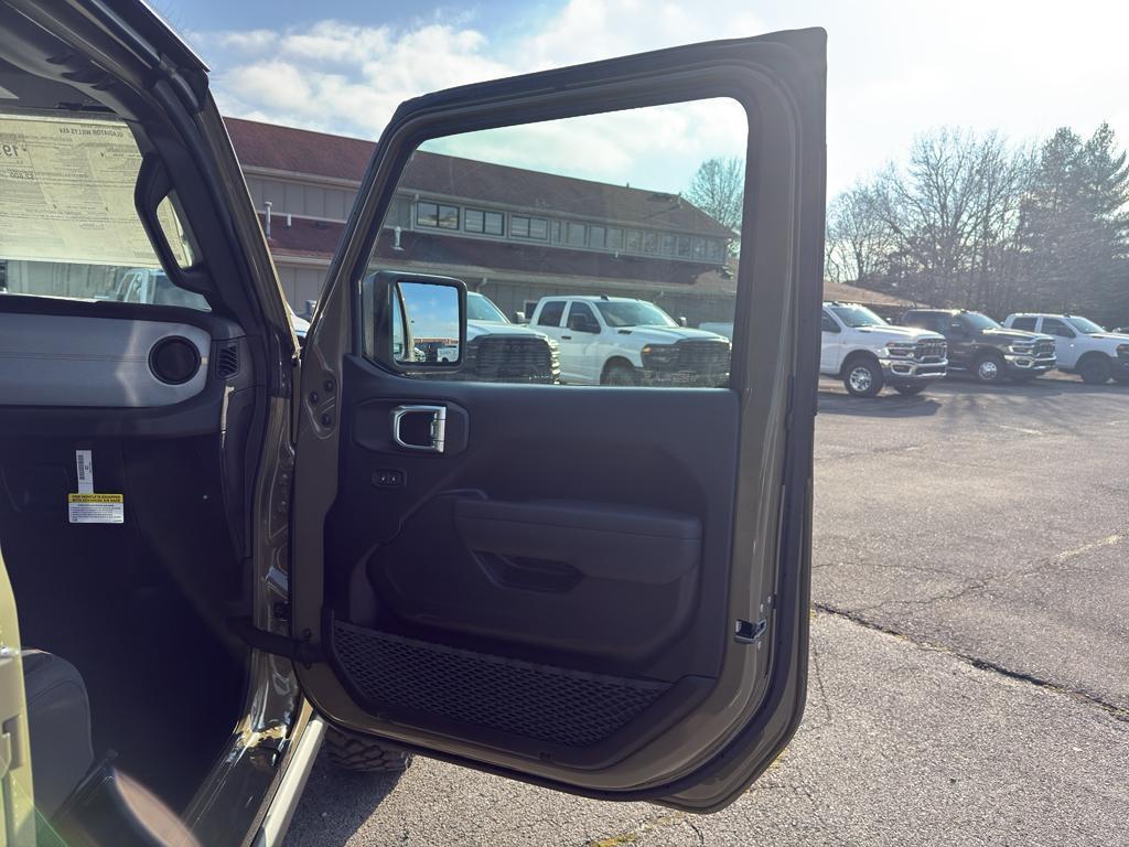 new 2026 Jeep Gladiator car, priced at $48,895