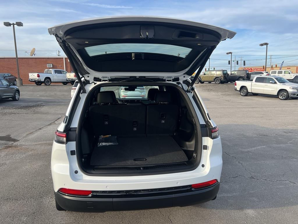 new 2025 Jeep Grand Cherokee car, priced at $53,385