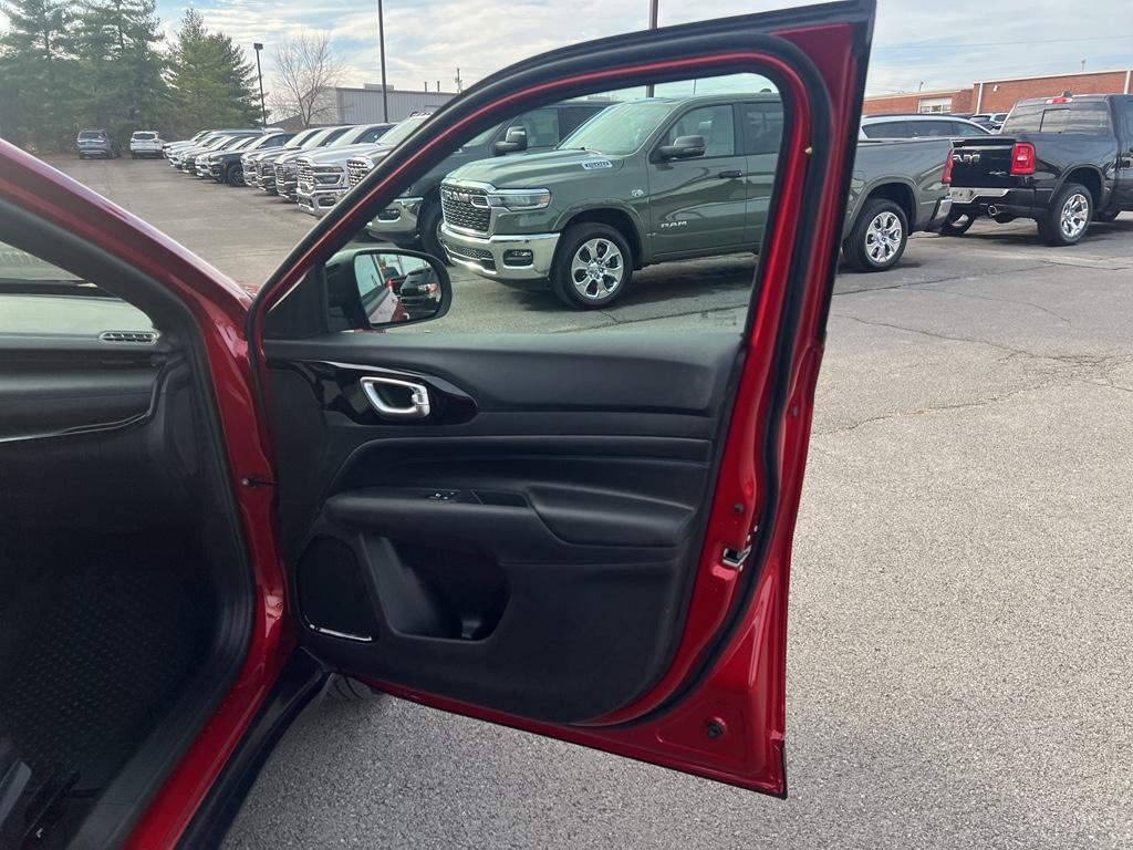 new 2026 Jeep Compass car, priced at $33,960