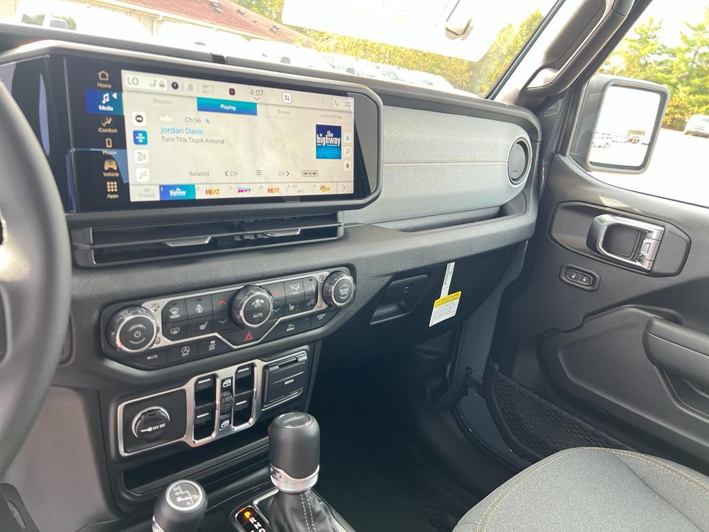 new 2025 Jeep Gladiator car, priced at $46,220