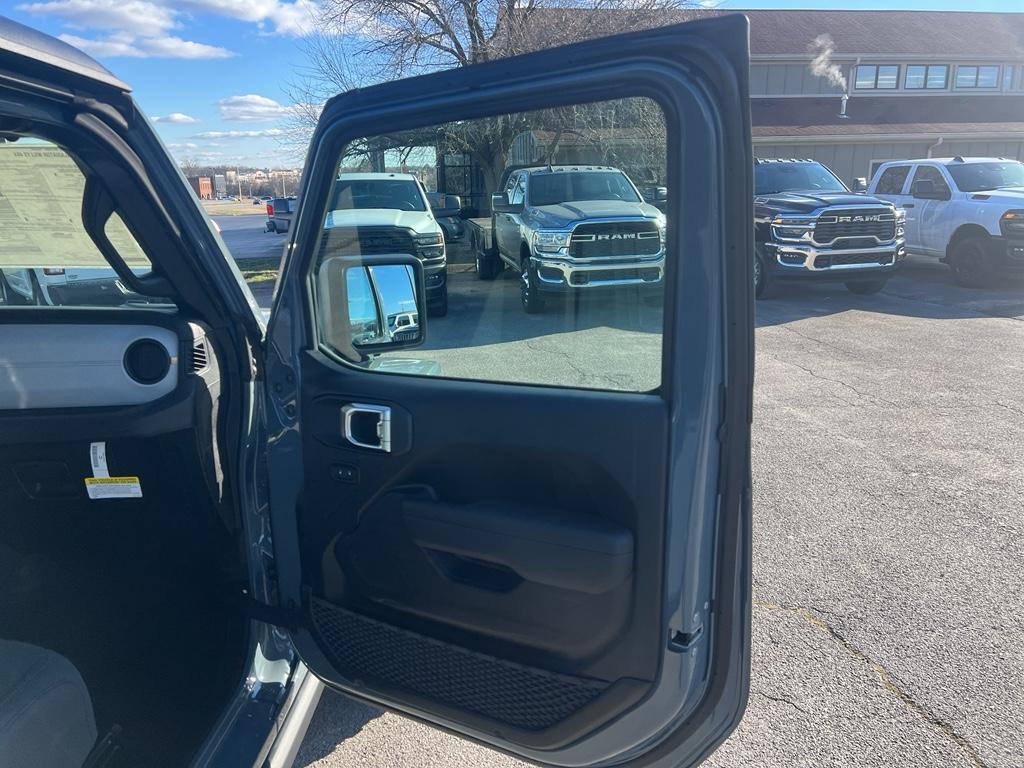 new 2026 Jeep Gladiator car, priced at $49,595