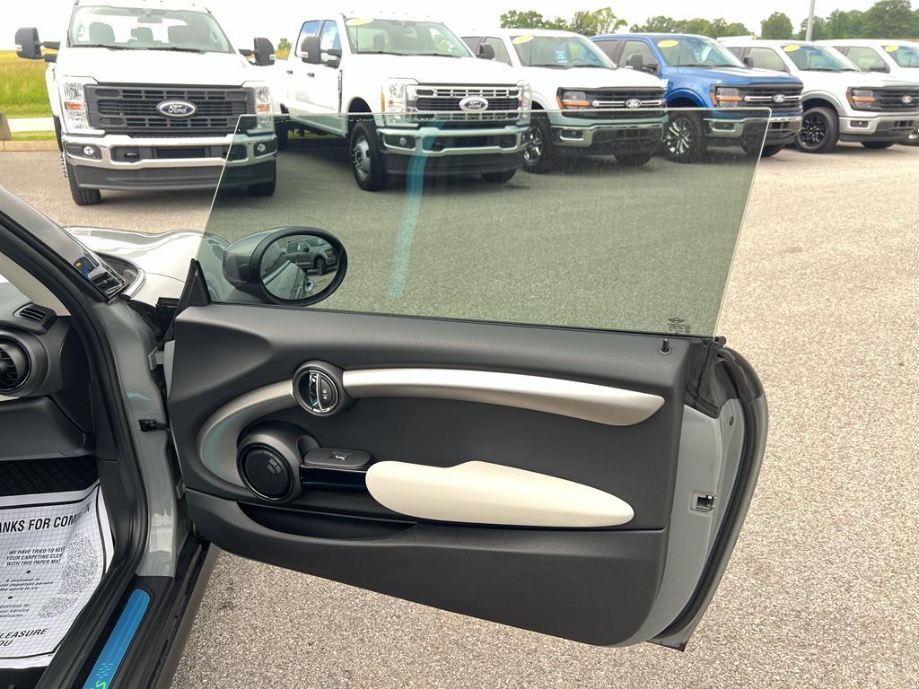 used 2021 MINI SE Hardtop car, priced at $16,915