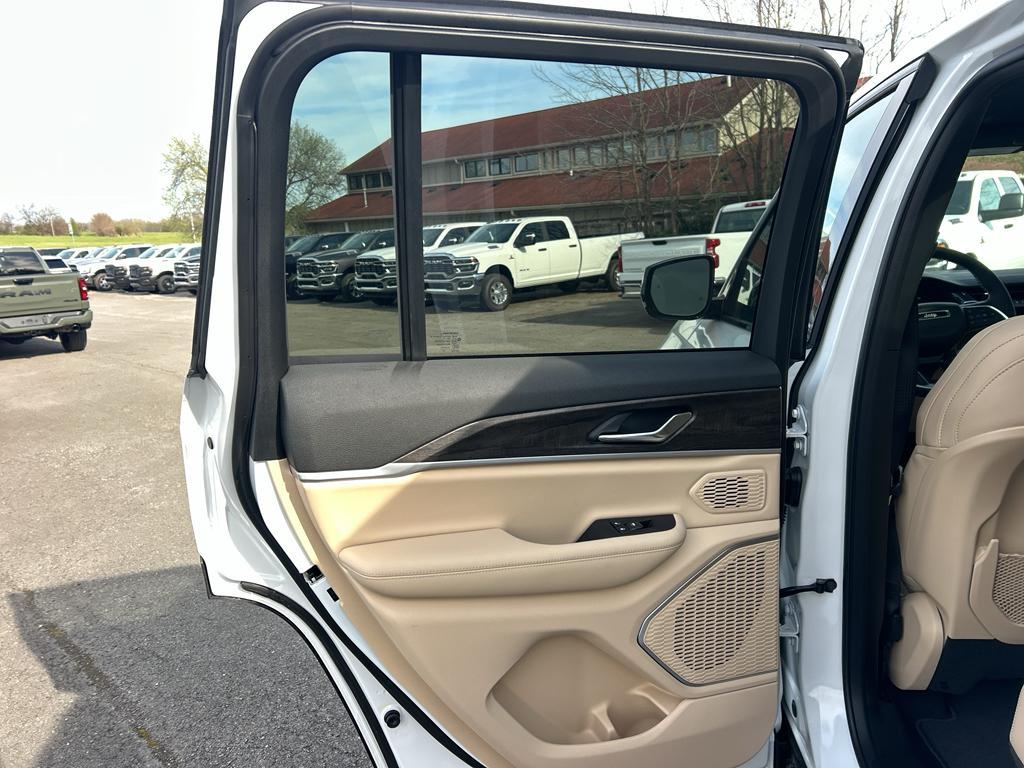 new 2026 Jeep Grand Cherokee car, priced at $50,735