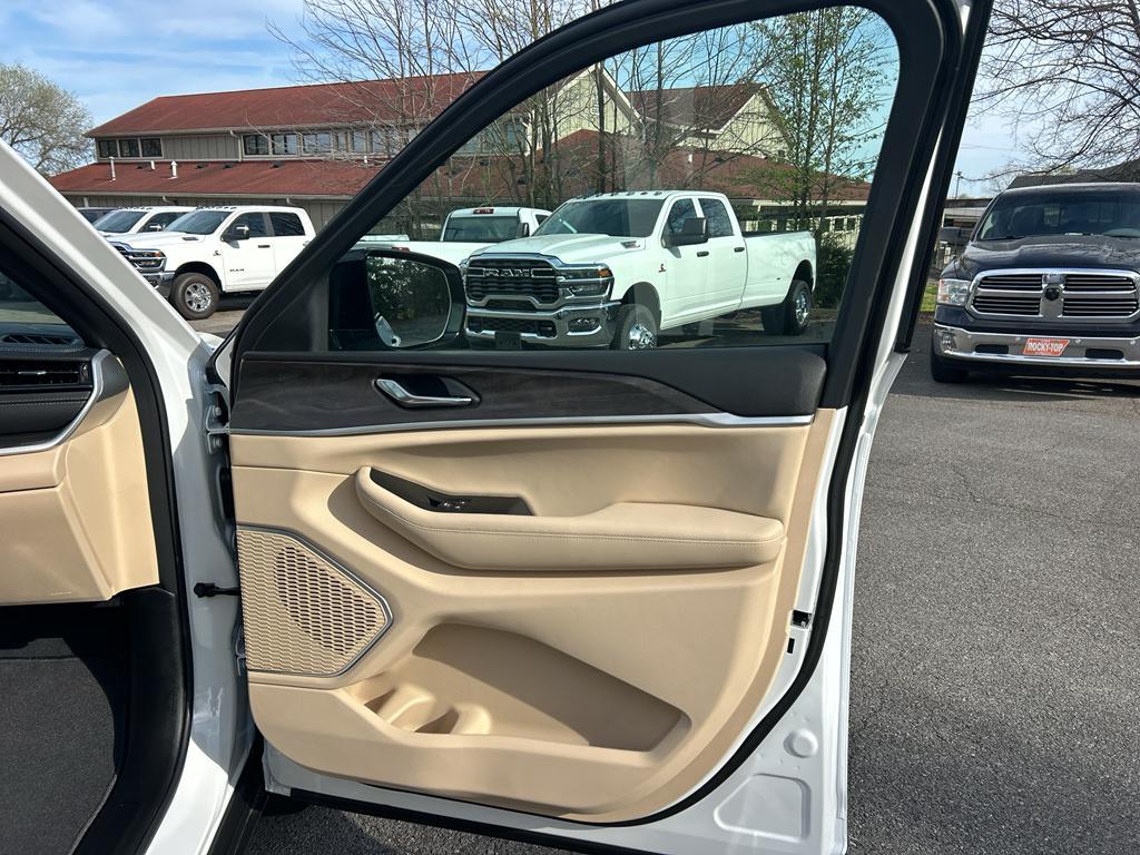 new 2026 Jeep Grand Cherokee car, priced at $50,735