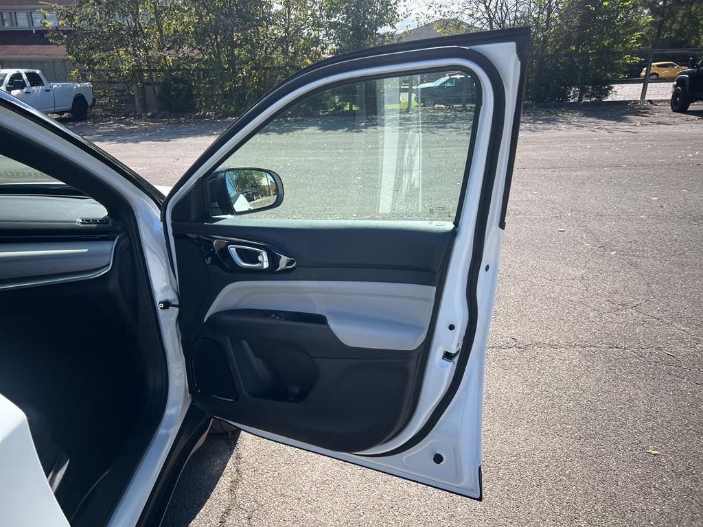 new 2026 Jeep Compass car, priced at $33,697