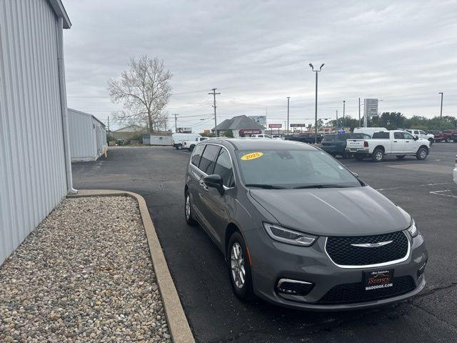 used 2025 Chrysler Pacifica car, priced at $33,605
