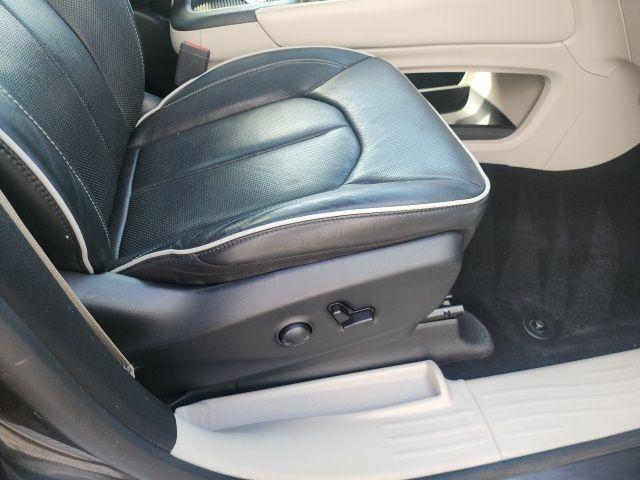 used 2023 Chrysler Pacifica car, priced at $29,598