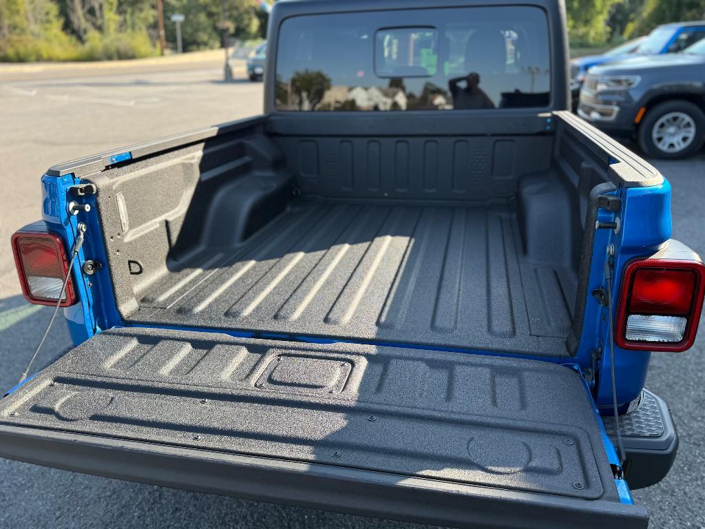 used 2021 Jeep Gladiator car, priced at $37,344